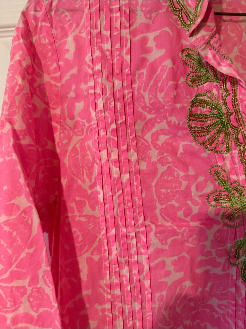 Lilly Pulitzer Hot Pink Printed Tunic with Green Embroidered V-Neck - Picture 4 of 11